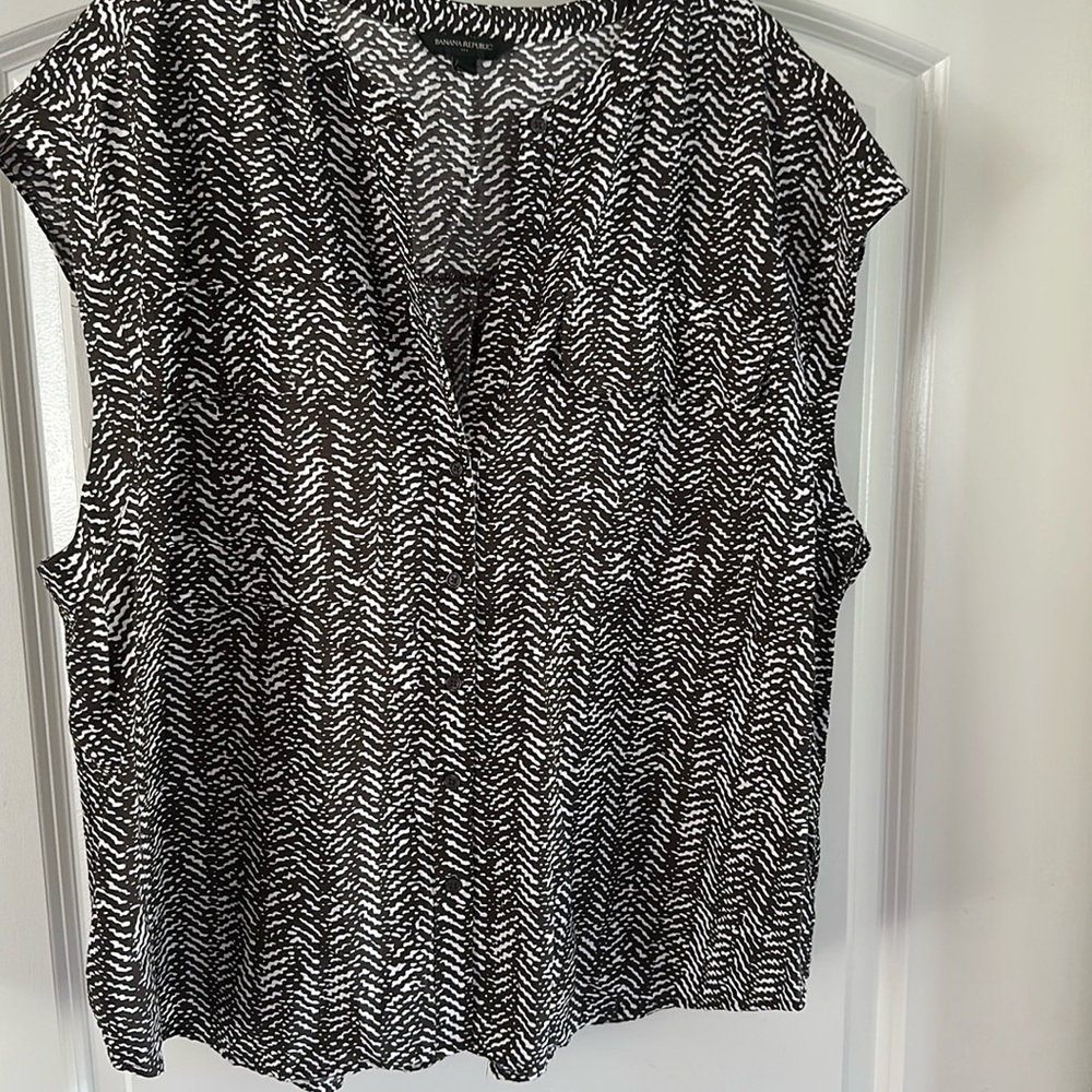 Banana republic sleeveless  XXL button up shirt